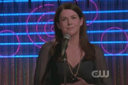 Lorelai karaoke-ing