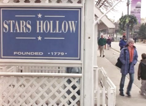 The Stars Hollow sign seen briefly as Lorelai crosses the road into Luke's during the first episode.