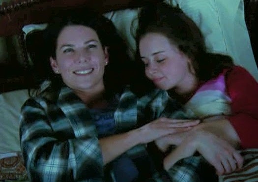 Lorelai and Rory snuggling in bed